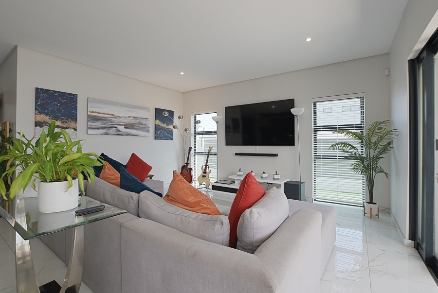 5 Bedroom Property for Sale in Sandown Western Cape